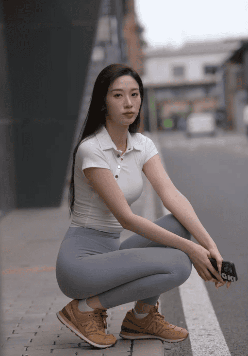 灰色瑜伽裤美女（476P）M87027